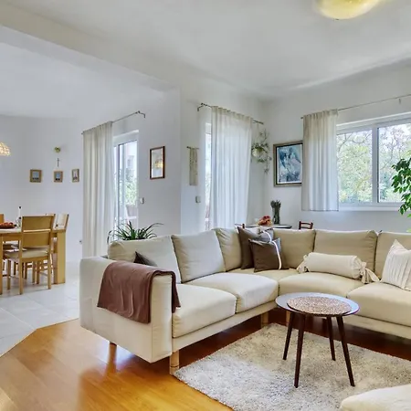 Justina Apartment